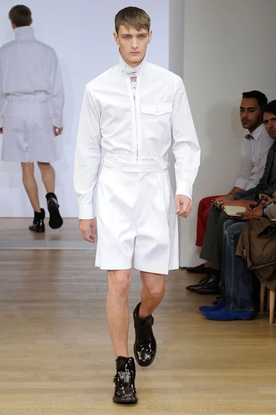 Look 14